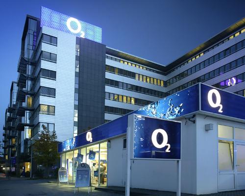 O2 Zentrale bei nacht